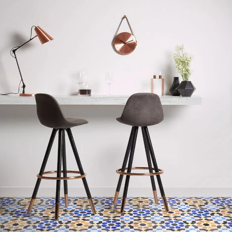 Kave Home - Tabouret De Bar Slad Gris 74 Cm Avec Dossier, Siège Tapissé En Polyuréthane Et Pieds En Bois Massif De Hêtre - Noir 6 Kave Home - Tabouret De Bar Slad Gris 74 Cm Avec Dossier, Siège Tapissé En Polyuréthane Et Pieds En Bois Massif De Hêtre - Noir – Image 4